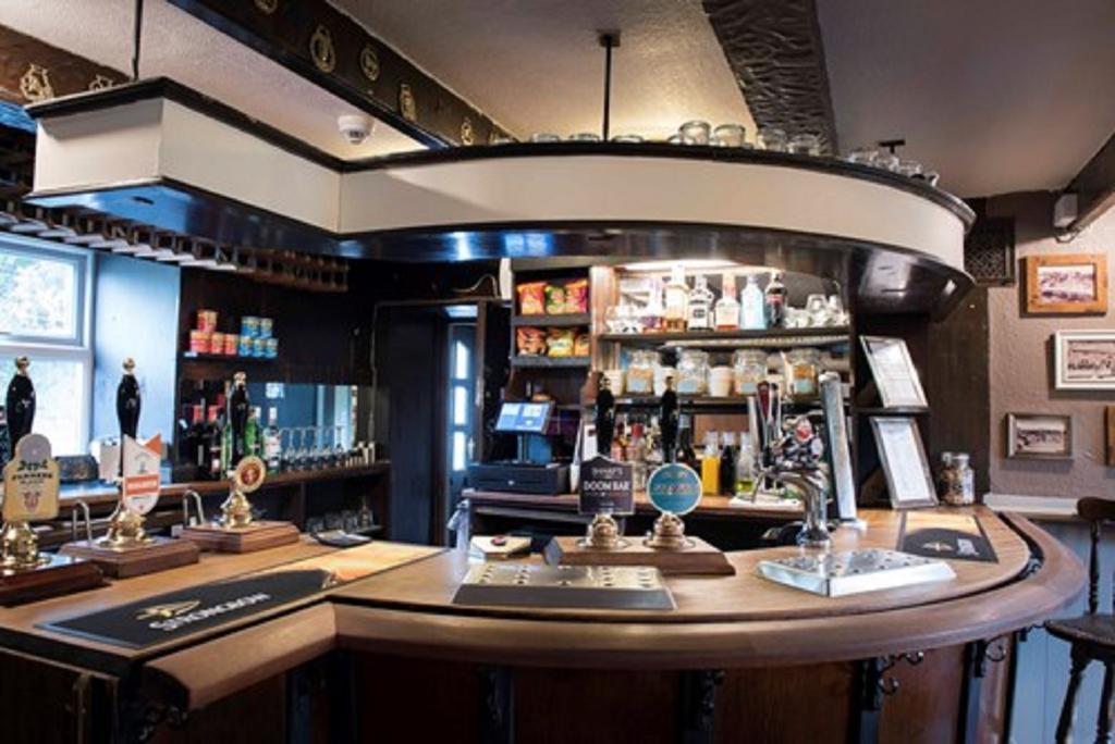 The Red Lion Inn Holmfirth Exterior photo